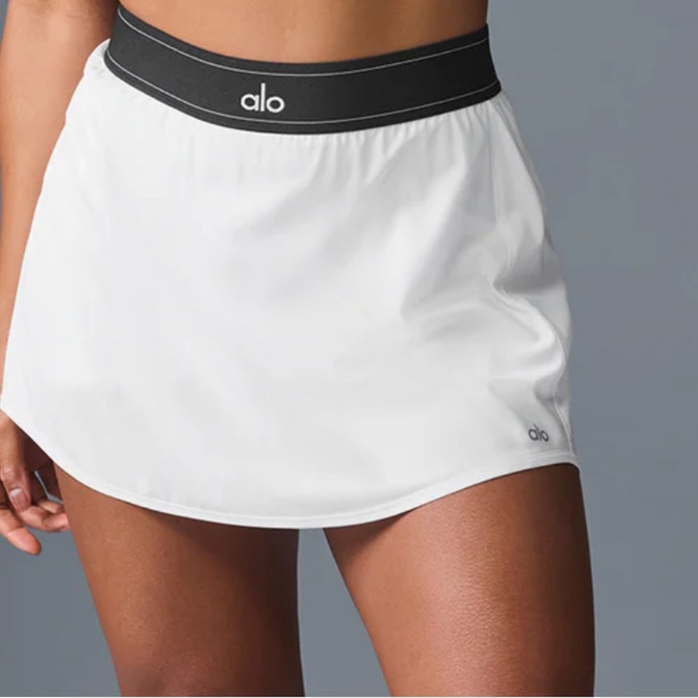 Alo Yoga White Athletic Skirt- NWT- Size M